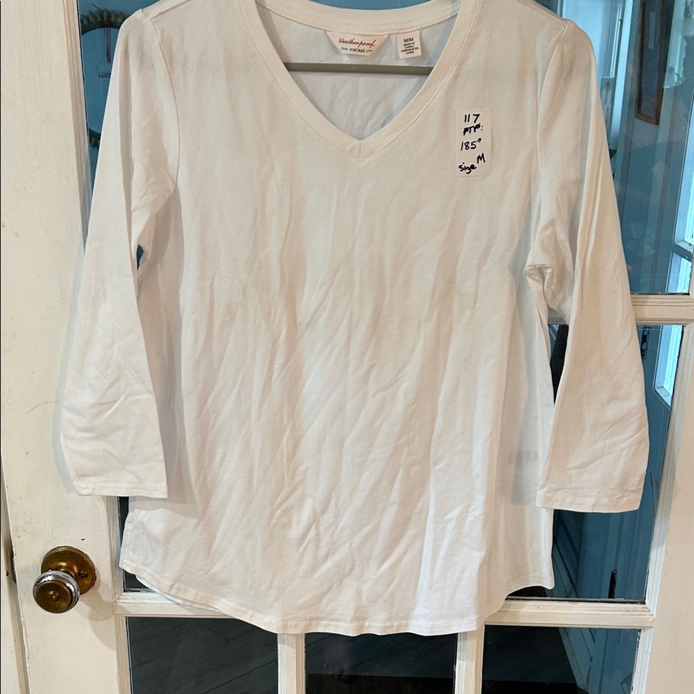 117. White V-Neck Long Sleeve Tee